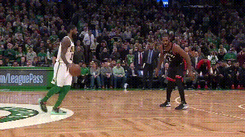 湖人首节三分7中2落后12分，东契奇出现4失误（湖人首节三分7投2中落后12分，东契奇出现4次失误）