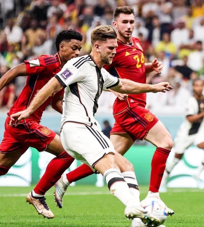 桑巴旅欧报169：安东尼起舞怒造三球，桑托斯传射客场擒狼（旅欧桑巴第169期：安东尼舞步连造三球，桑托斯传射助客场击败狼队）