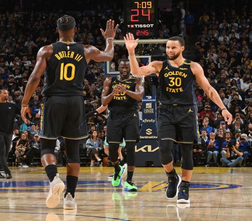 欧冠球员表现评析：C罗连续进球,（欧冠表现解读：C罗连场破门）