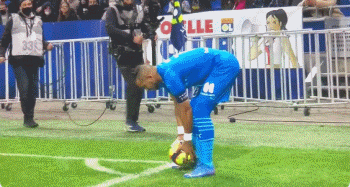 巴特勒谈球队转移球：我们所有人都太无私了 真是幸福的烦恼（巴特勒谈球队传导：全员过于无私，这是一种甜蜜的烦恼）