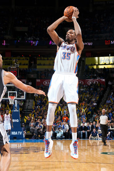 篮球CBA官方公布罚单，两名球员被禁赛（CBA官方发布罚单：两名球员被停赛）