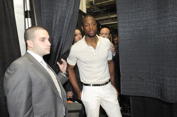 攻防偏科明显！掘金主帅：我们的防守退步了，要蹲下去防守（掘金攻防失衡加剧！主帅直言防守倒退：得蹲下去守住）