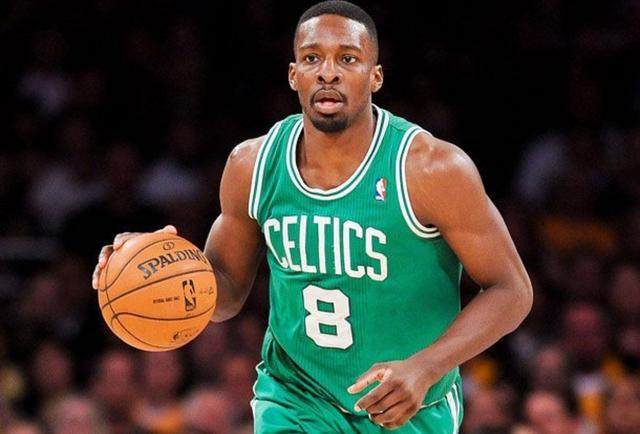 10分优势变5分！考文垂近两轮不胜，主帅兰帕德压力陡增（10分领先缩水至5分！考文垂连两轮未取胜，兰帕德压力飙升）