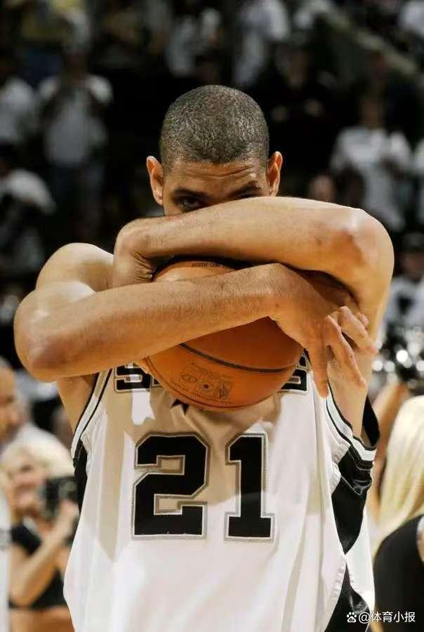 斯洛特：萨拉赫一直对俱乐部和队友很重要，队友有事不会愉快（斯洛特：萨拉赫对俱乐部和队友始终至关重要，队友有事也难言愉快）