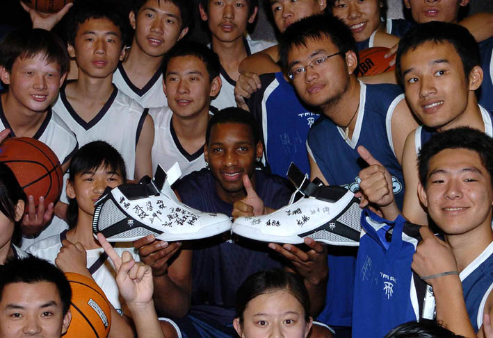 勒沃库森CEO：皇马没给阿隆索应有尊重，随时欢迎他回药厂（勒沃库森CEO：皇马未给予阿隆索足够尊重，药厂随时欢迎他回归）