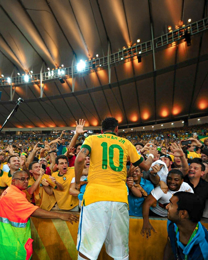 麦克阿瑟vs布里斯班狮吼因闪电延迟，开球时间待定（闪电导致麦克阿瑟对阵布里斯班狮吼比赛推迟，开球时间未定）