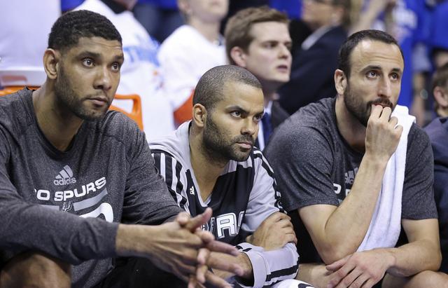 还得看阿杜！杜兰特半场7中4&三分3中2拿到12分5板4助（杜兰特半场高效：7投4中、三分3投2中，砍下12分5篮板4助攻）