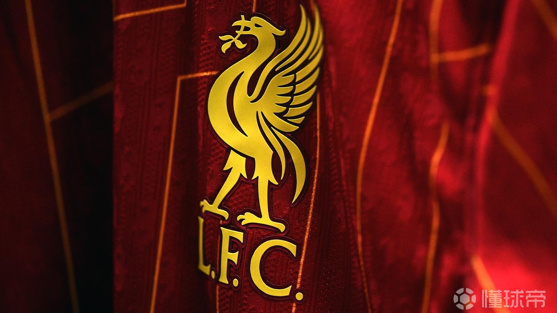 球迷怒喷后蹇韬回应：输球又怎么样？随后被韦世豪、甘超拦下（被球迷怒喷后，蹇韬回怼：输球怎么了？随即被韦世豪、甘超拉住）