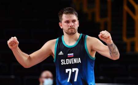 国足未来第一左后卫：华裔球星90万欧转会费登陆波兰联赛！（国足潜在头号左后卫：华裔新星以90万欧转会费加盟波兰联赛）