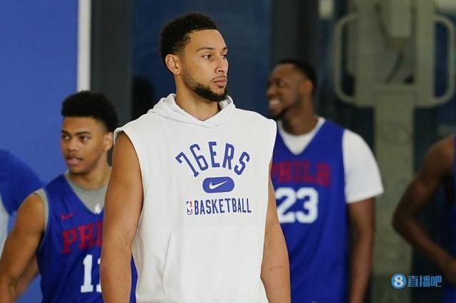 队记：斯玛特因背部伤势，将缺席今天对阵独行侠的比赛（队记者称斯玛特背伤将缺席今日战独行侠）