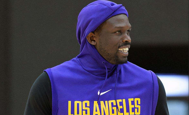 巴萨王者归来！费兰托雷斯帽子戏法领衔三连胜，欧冠复仇战即将打响（巴萨重回巅峰！费兰托雷斯戴帽率队豪取三连胜，欧冠复仇战在即）