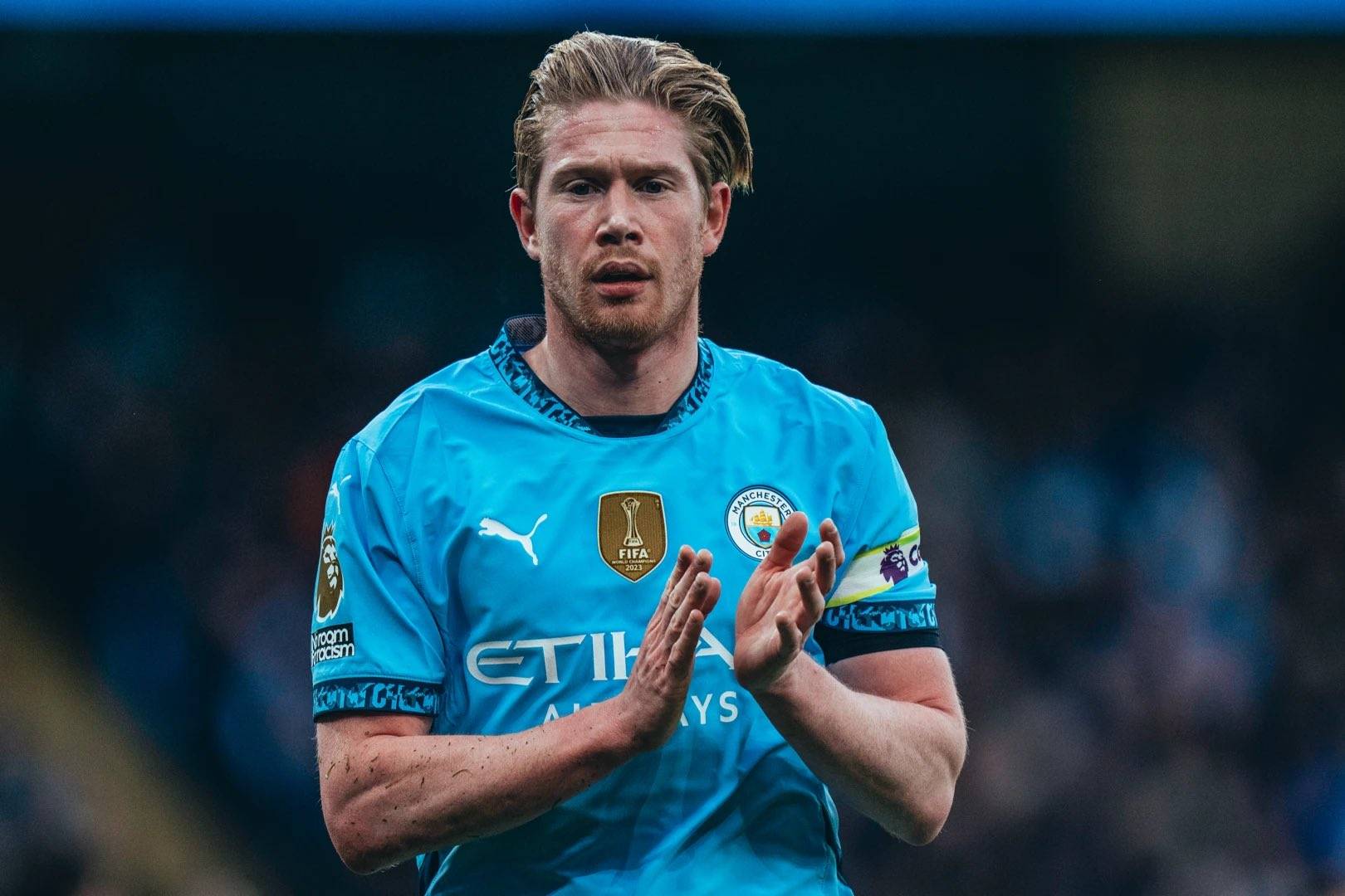 曼联拜仁争夺巴莱巴，球员倾向加盟红魔（曼联与拜仁竞逐巴莱巴，球员更心属红魔）