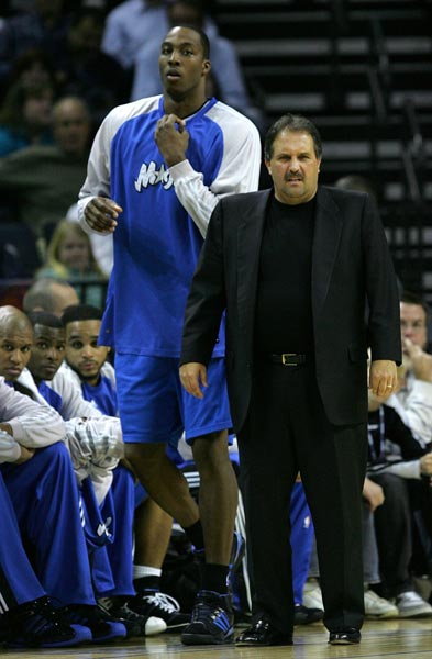 追平切尔西升英超第6！B费2射1传一战造2大神迹，曼联4-1复仇狼队（曼联4-1雪耻狼队升至英超第6追平切尔西！B费双响+助攻缔造两项神迹）