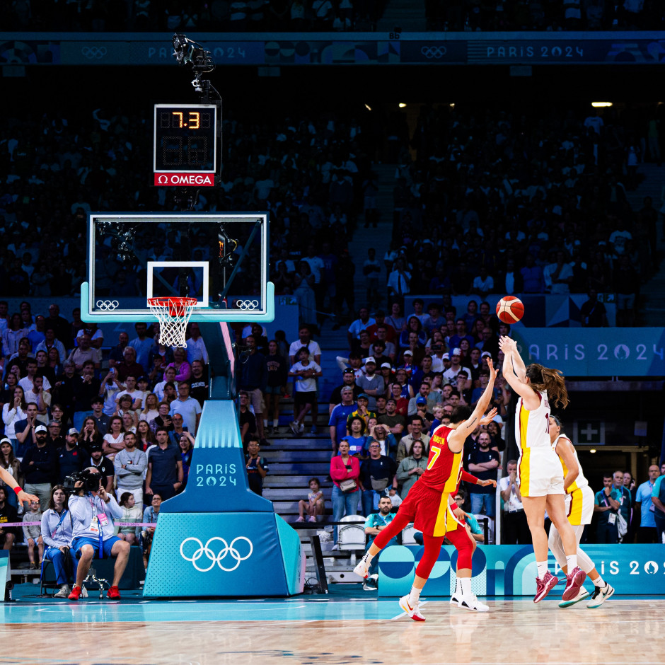 CBA半场：齐麟&伊力福拉提合砍29分，新疆半场66-49领先北控（CBA半场战报：齐麟、伊力福拉提联手拿下29分，新疆以66-49暂领先北控）