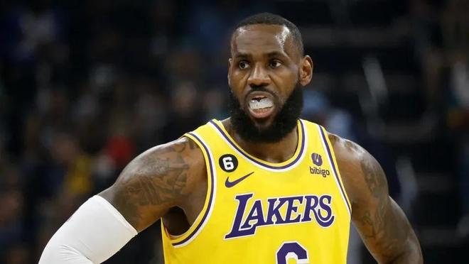 爵士3人得分破20，马尔卡宁28分，爵士终结四连败（马尔卡宁28分领衔，爵士三将20+，球队止住四连败）