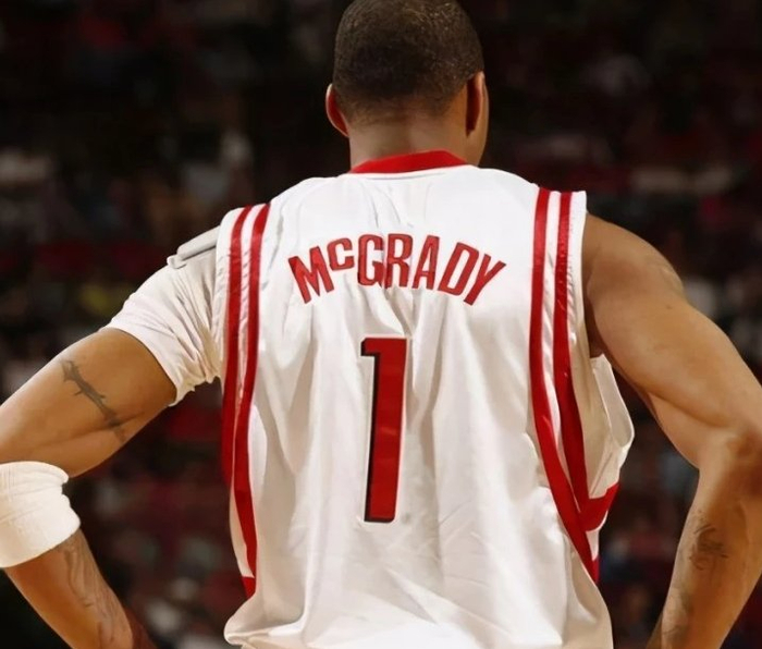 图片报：穆西亚拉今天进行了单独训练，可能下周参与球队合练（图片报称穆西亚拉今日单练，或下周参与全队合练）