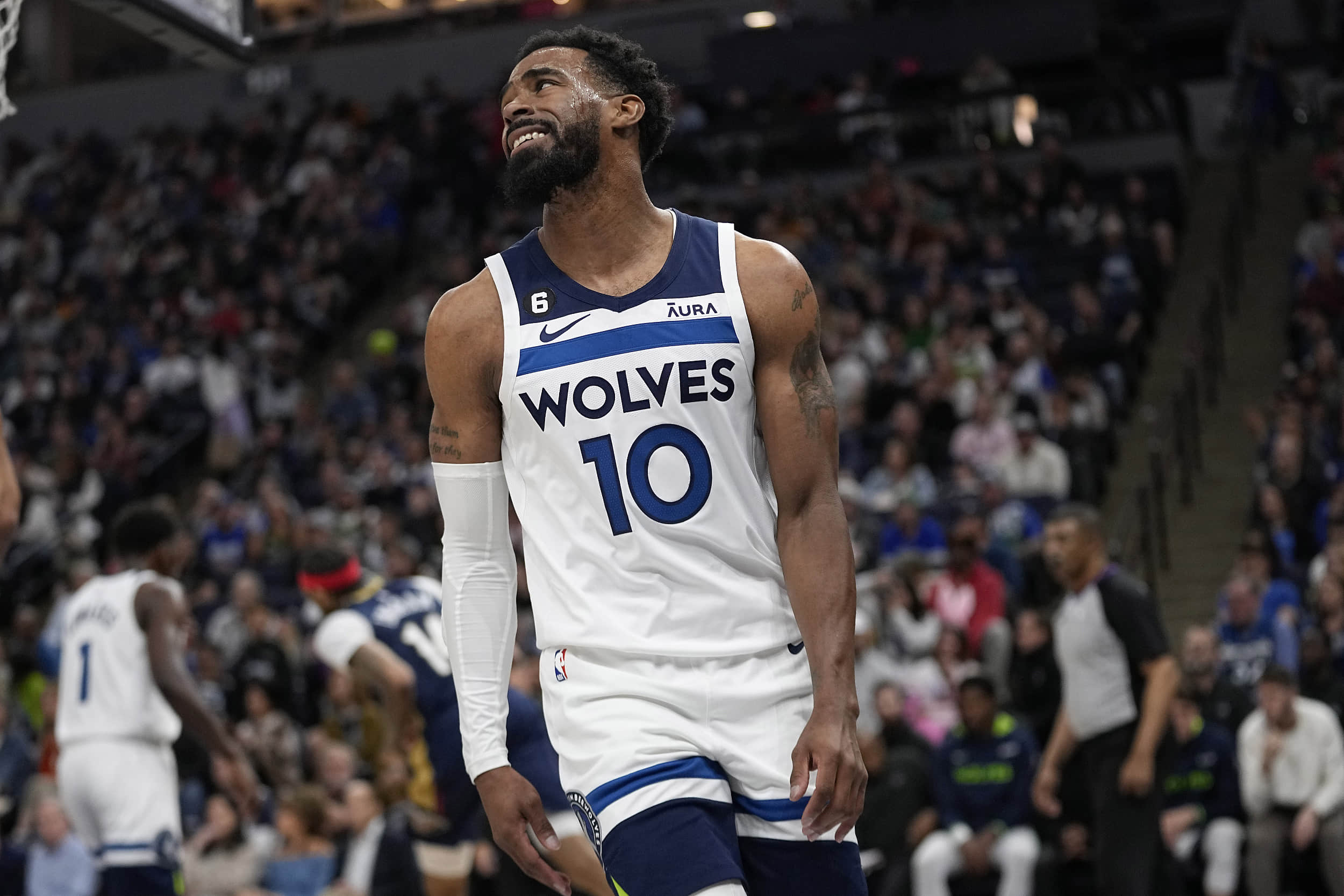 卢指导：哈登和伦纳德正全力投入扭转颓势，前者知道如何打球（卢指导：哈登与伦纳德全力以赴扭转颓势，哈登很清楚该怎么打）