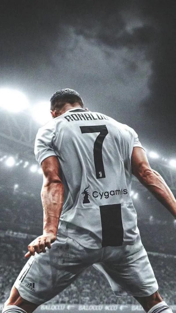 曼联冬窗买中场新增一人选，价格3000万！刚完成43米小贝式吊射（曼联冬窗中场引援再添人选，标价3000万，刚轰43米小贝式吊射）