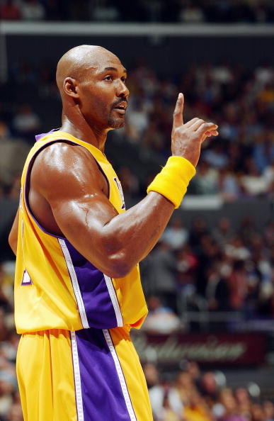 能攻能防！萨格斯13中7&三分8中3拿到20分3板4助2断（攻守兼备！萨格斯13投7中、三分8投3中，贡献20分3篮板4助攻2抢断）