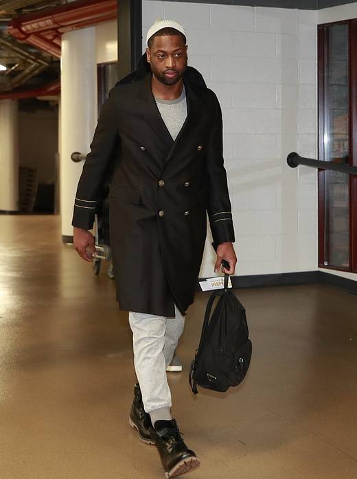 雷霆公布伤病报告：哈滕和华莱士复出，以赛亚·乔等三人缺席（雷霆伤情更新：哈滕、华莱士回归，以赛亚·乔等三将缺阵）