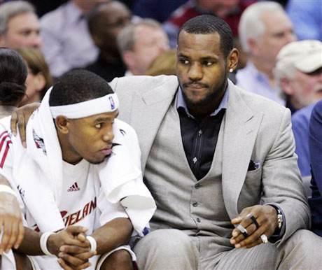 英超-纽卡斯尔联2-1十人伯恩利，吉马良斯角球直接破门，戈登点射建功（英超：纽卡斯尔联2-1力克十人伯恩利，吉马良斯角球直接得分，戈登点球命中）