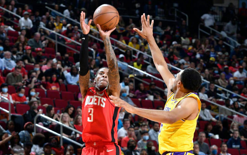 马卡：黄潜有意帕尔特伊，后者目前正面临英国检方指控（马卡报：比利亚雷亚尔有意帕尔特伊，后者正面临英检方起诉）