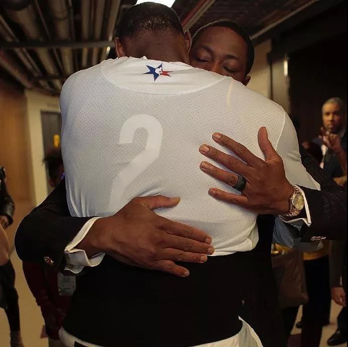 16冠王双职加冕！刘国梁隐退，王励勤能扛住洛杉矶6金硬仗吗？（16冠王双料登顶！刘国梁退居幕后，王励勤能否顶住洛杉矶六金硬仗？）